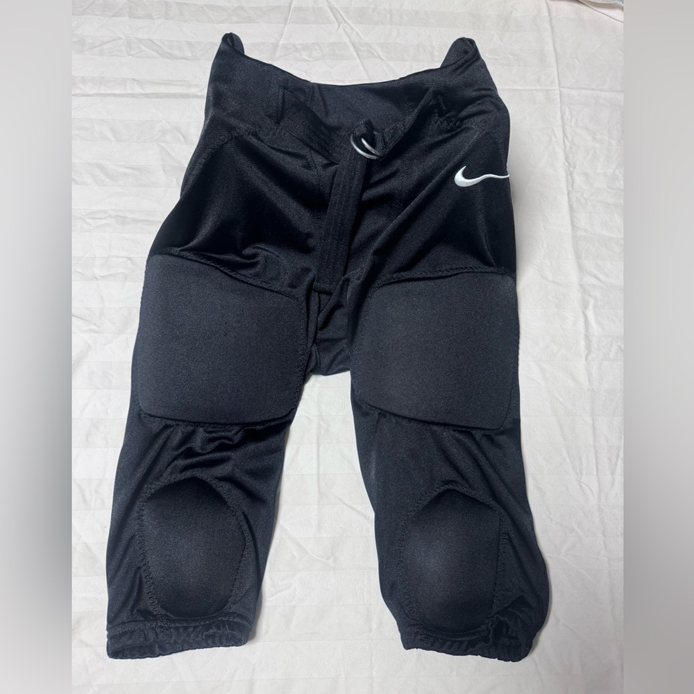 NWOT Nike youth XL football pants with pads